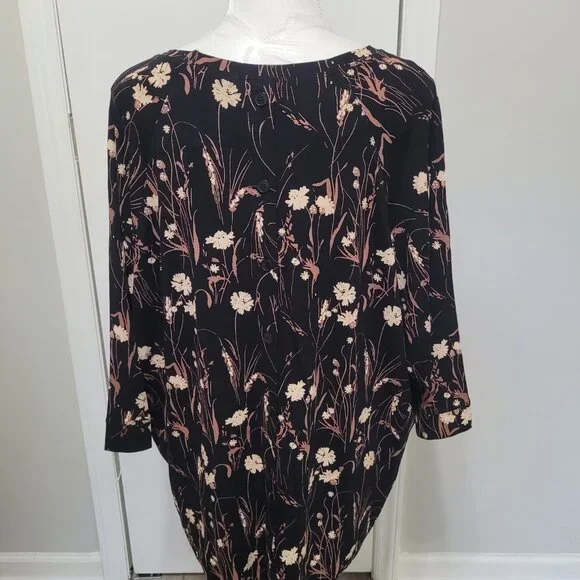 Masai flowered blouse with button down back - Picture 5 of 9